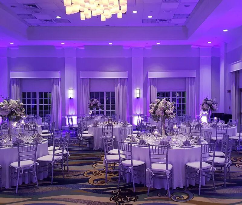 A room with many tables and chairs in it