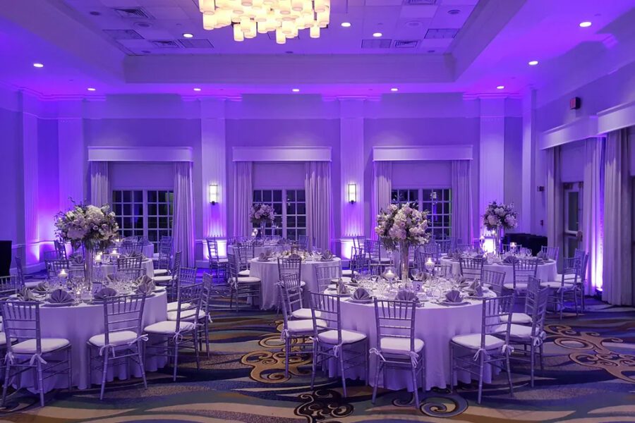 A room with many tables and chairs in it